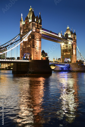 Naklejka samoprzylepna Tower Bridge w Londynie