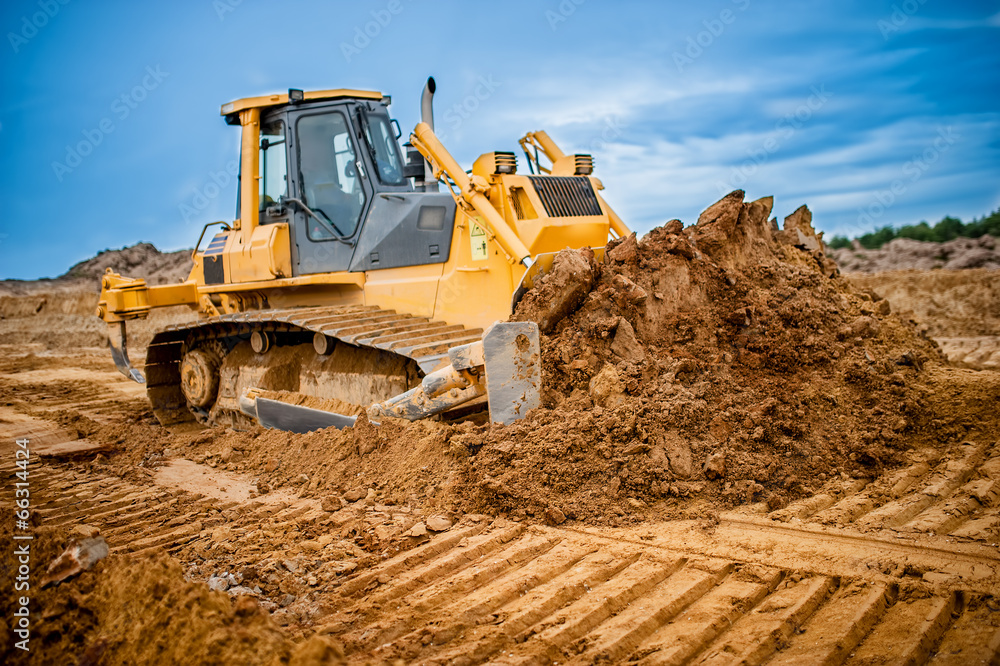 Excavator working with earth and sand in sandpit - obrazy, fototapety, plakaty 