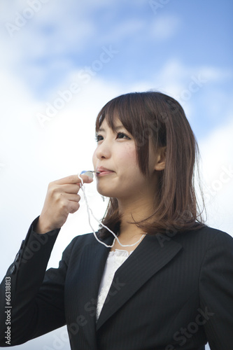 笛を吹くビジネスウーマン Stock Photo Adobe Stock 笛を吹くビジネスウーマン Stock Photo Adobe Stock