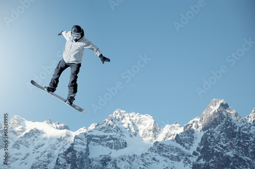 Board z aluminiowym obramowaniem Snowboard