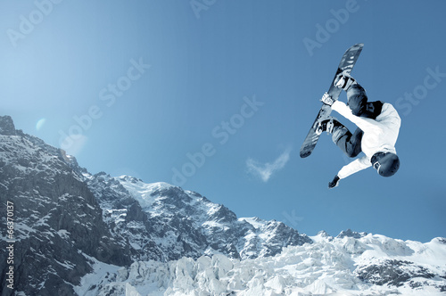 Board z aluminiowym obramowaniem Snowboard