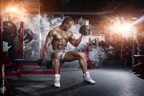 Obraz w ramie Bodybuilder atletyczny mężczyzna