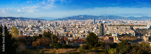 Board z aluminiowym obramowaniem Barcelonie z Montjuic. 