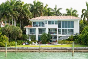 Canvas Print - Luxurious mansion on Star Island in Miami