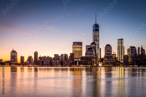 Naklejka samoprzylepna Wschód słońca nad dolnym Manhattanie