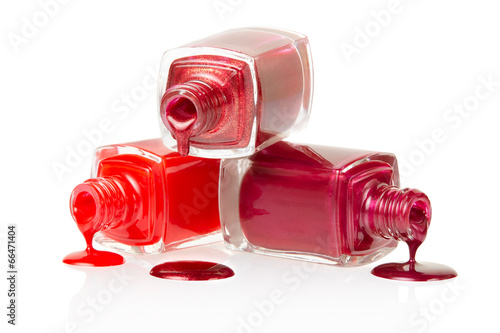 Vernis à ongles rouge renversé sur fond blanc, Coupure, sentier Tableau sur Toile