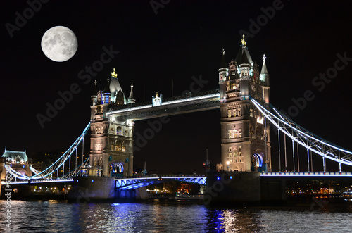 Naklejka samoprzylepna Tower Bridge w Londynie