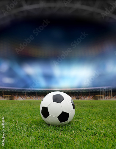 Board z aluminiowym obramowaniem Piłka nożna na boisku stadionu