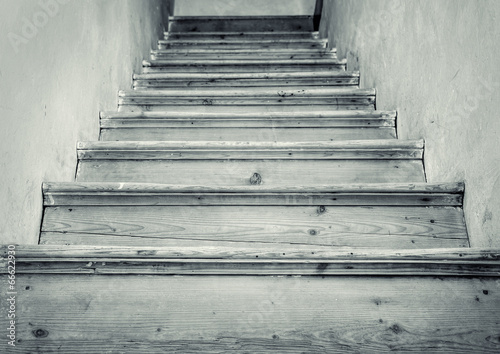 Board z aluminiowym obramowaniem Stare schody na strych