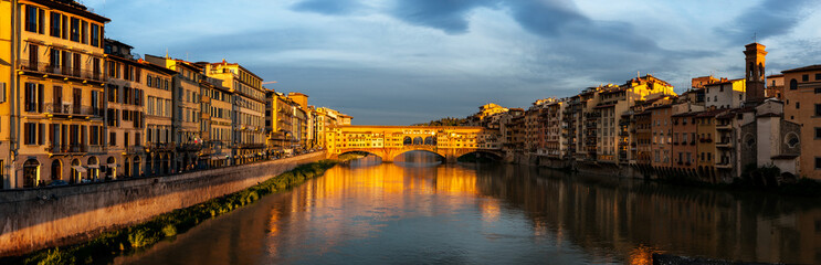 Fototapete - Foot bridge Vecchio Florence