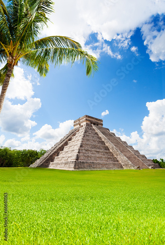 Obraz na płótnie canvas dwuczęściowy "dyptyk" Pomnik chichen itza w lecie, Meksyk