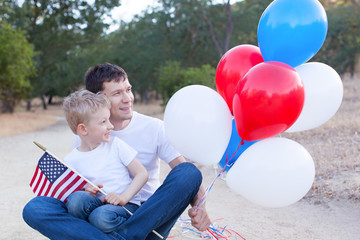 Canvas Print - family celebrating 4th of July