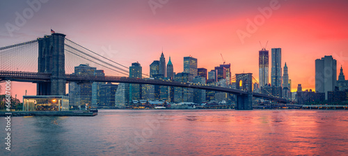 Fototapeta na wymiar Brooklyn bridge and Manhattan at dusk