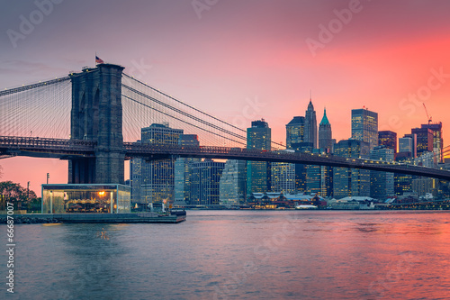 Fototapeta na wymiar Brooklyn bridge and Manhattan at dusk