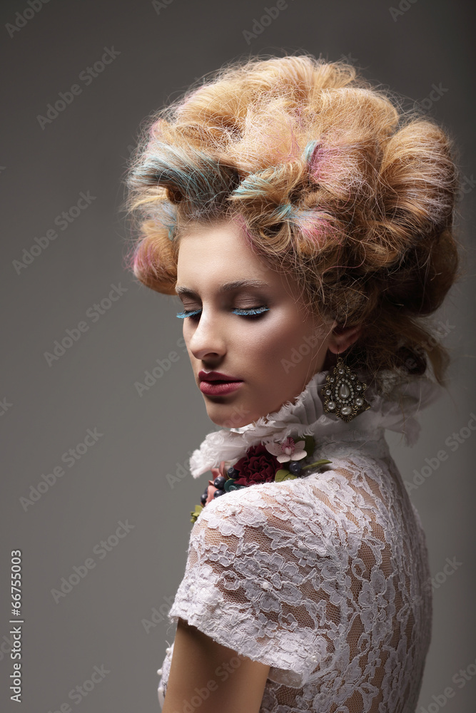 indywidualnosc-haute-couture-swanky-woman-with-coloured-hair