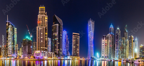 Board z aluminiowym obramowaniem Dubai marina cityscape, Zjednoczone Emiraty Arabskie