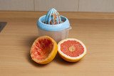 Squeeze the grejpfrut juice