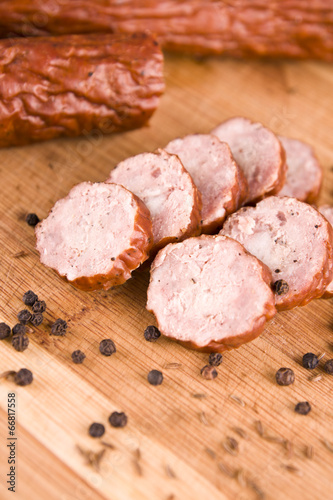 Tapeta ścienna Kiełbasa z czarnym pieprzem i kminkiem