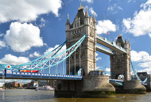 Naklejka samoprzylepna Tower Bridge w Londynie