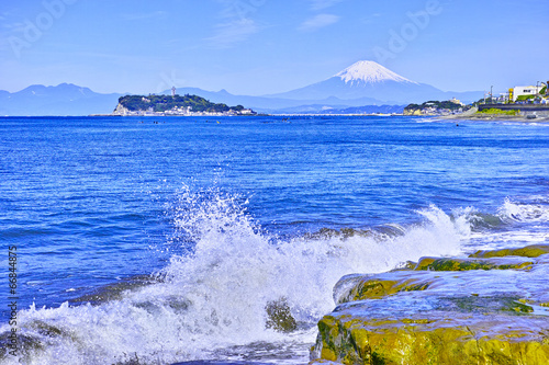 Naklejka samoprzylepna Enoshima i Mt. Fuji i fale kropelek