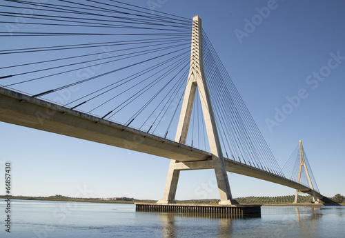 Fototapeta na wymiar puente