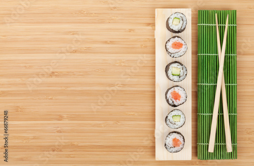 Fotoboard na płycie Zestaw sushi z łososiem i ogórkiem