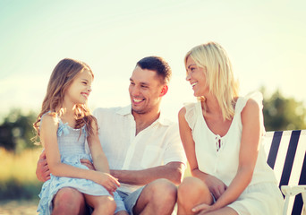 Canvas Print - happy family having a picnic