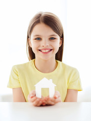 Canvas Print - little girl holding white paper house