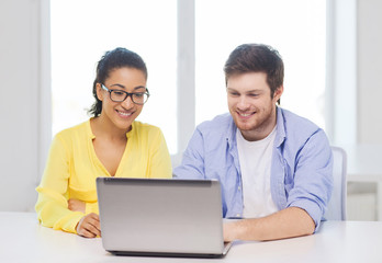 Canvas Print - two smiling people with laptop in office