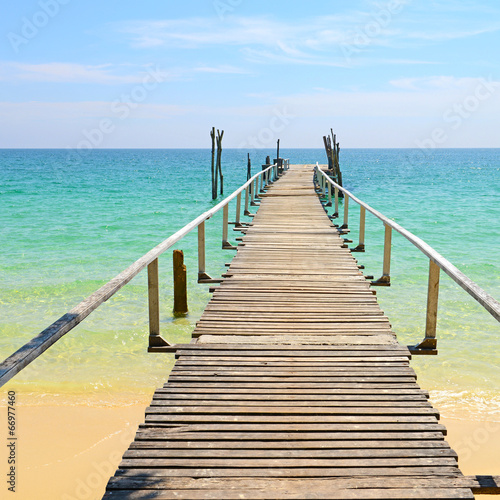 Obraz w ramie Wooden jetty on the sea