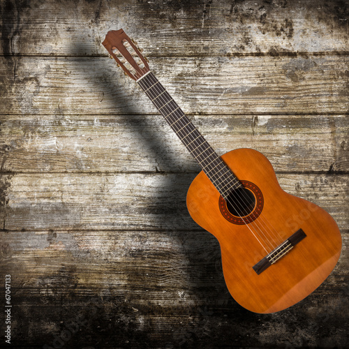 Fotoboard na płycie Gitara akustyczna w tle drewna
