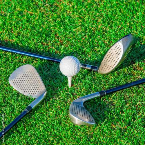 Obraz na płótnie canvas trzyczęściowy "tryptyk" Klub Golfowy. 