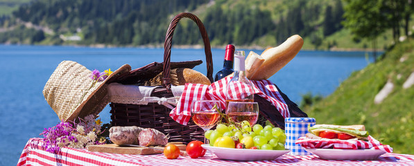 Wall Mural - Panoramic picnic