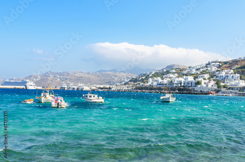 Tapeta ścienna Małe łodzie rybackie na słynnej wyspie mykonos.