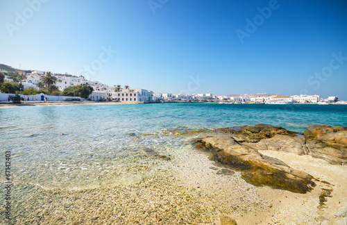 Tapeta ścienna Słoneczna plaża na słynnej wyspie mykonos, grecja.