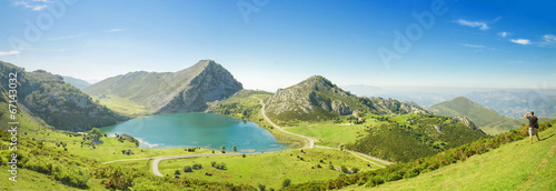 Fotografia  Panorama of Lake Enol in Picos de Europa, Asturias, Spain