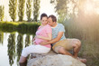 © Halfpoint - Pregnant couple by the lake