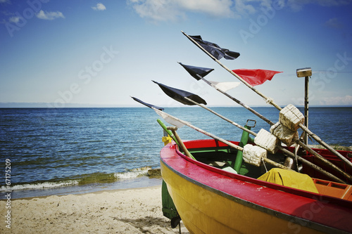 Naklejka na drzwi Wooden fishing boat on the beach