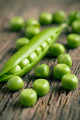 Wall Mural - green pea pod