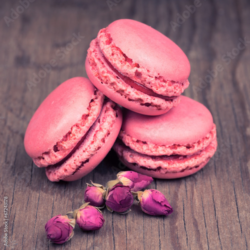 Fotoboard na płycie Macaroons z suchych róż na retro starodawny drewniane tła
