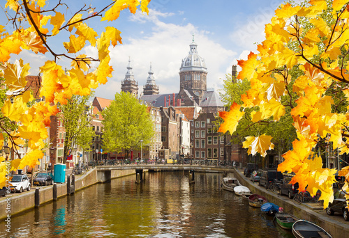 Plakat na papierze fotorealistycznym Kościół Świętego Mikołaja, kanał starego miasta, Amsterdam