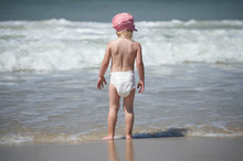 Kleines Mädchen Am Strand