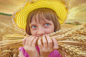 Wall Mural - little girl portrait in the wheat field