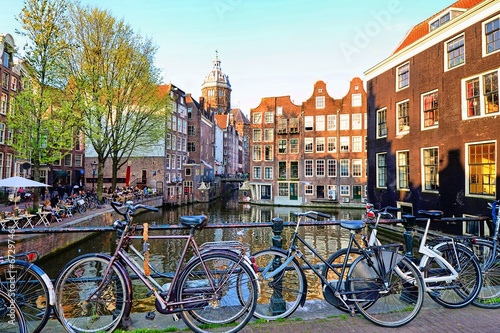 Plakat Rowery wzdłuż kanałów w Amsterdamie, Holandia