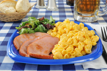 Wall Mural - Grilled ham with macaroni and cheese