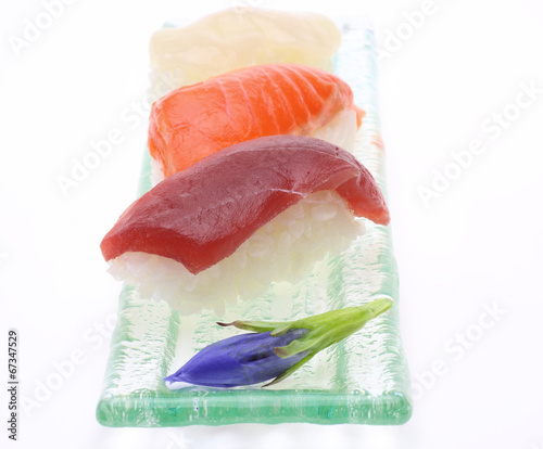 Tapeta ścienna Sushi na szklanym naczyniu