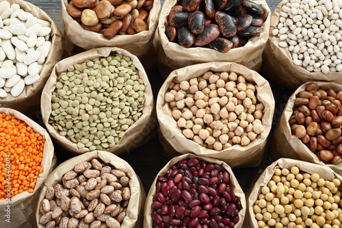 Fotografía fagioli lenticchie e legumi misti