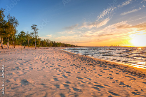 Board z aluminiowym obramowaniem Zachód słońca na plaży w Bałtyku w polsce
