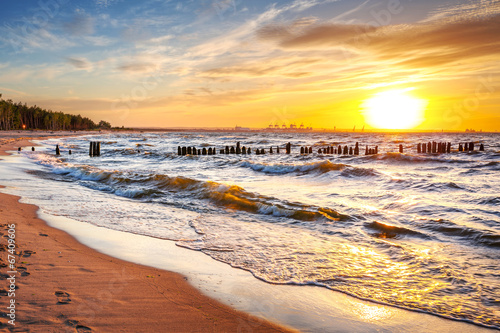 Board z aluminiowym obramowaniem Zachód słońca na plaży w Bałtyku w polsce