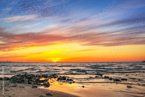 Board z aluminiowym obramowaniem Zachód słońca na plaży w Bałtyku w polsce
